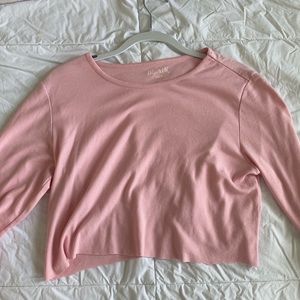 Cropped pink shirt
